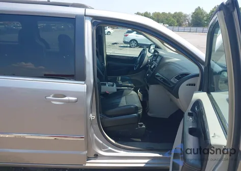 2016 Chrysler Town & Country Touring z USA, uszkodzony, nr VIN 2C4RC1BG0GR291145